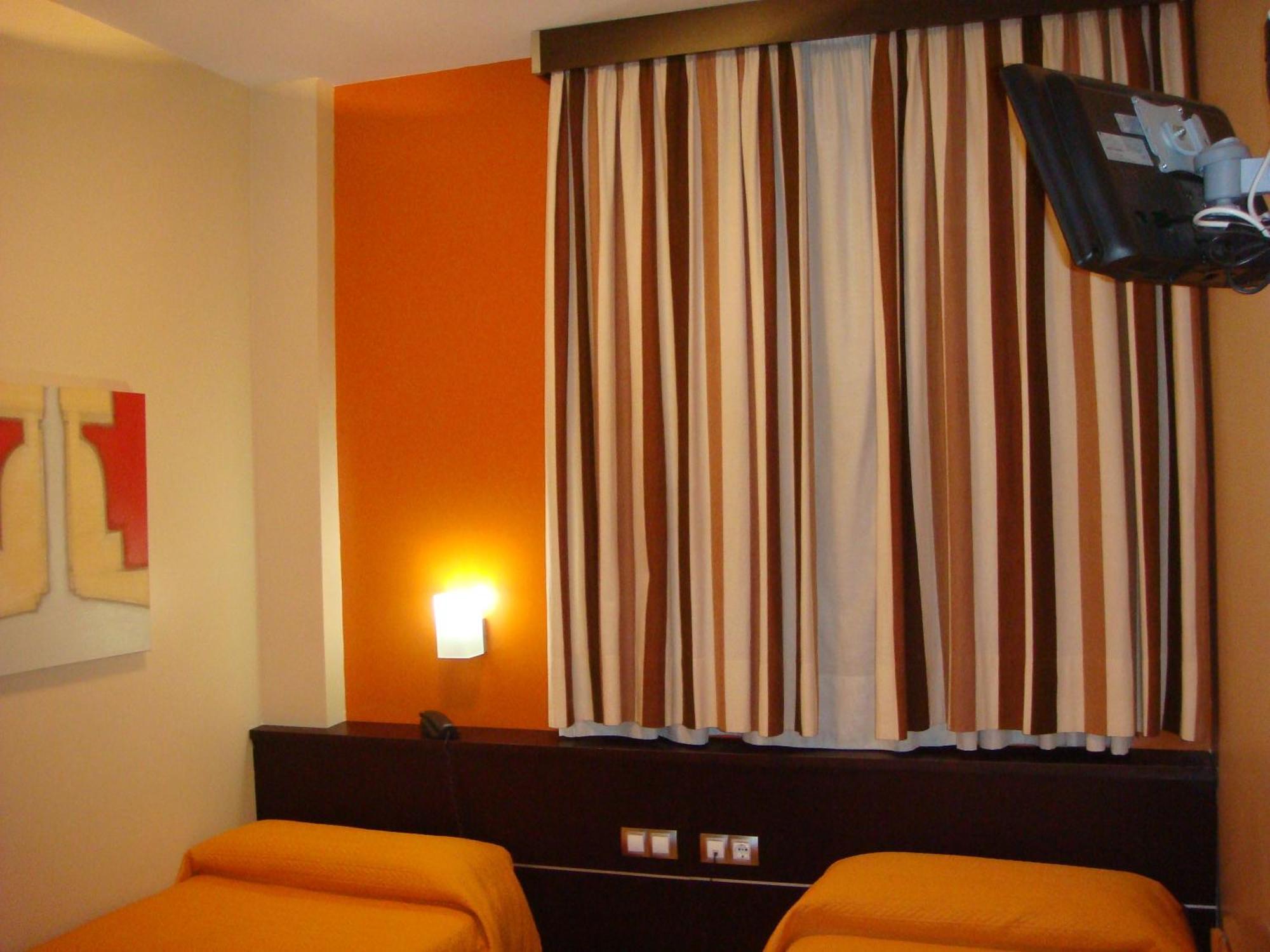 Hotel Leon Tierra De Vinos La Palma Del Condado Kamer foto